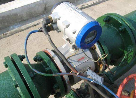 電磁流量計
